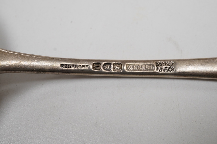 A George V silver cake server by Asprey & Co, London, 1914, 22.7cm, 96 grams.